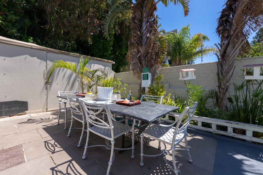 5 Bedroom Property for Sale in Green Point Western Cape